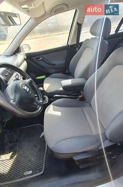 Седан SEAT Toledo 2003 в 