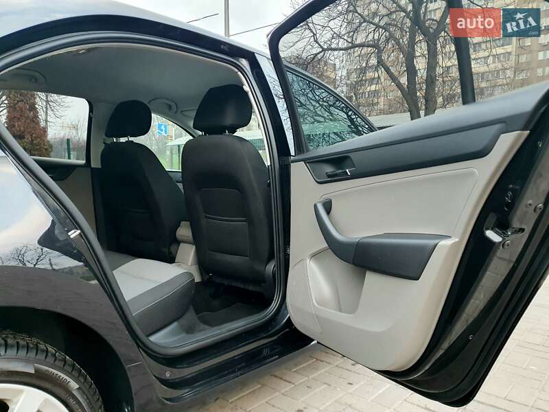 Лифтбек SEAT Toledo 2013 в Киеве