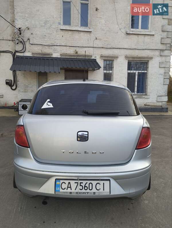 Хэтчбек SEAT Toledo 2008 в Каневе