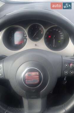 Хэтчбек SEAT Toledo 2005 в 