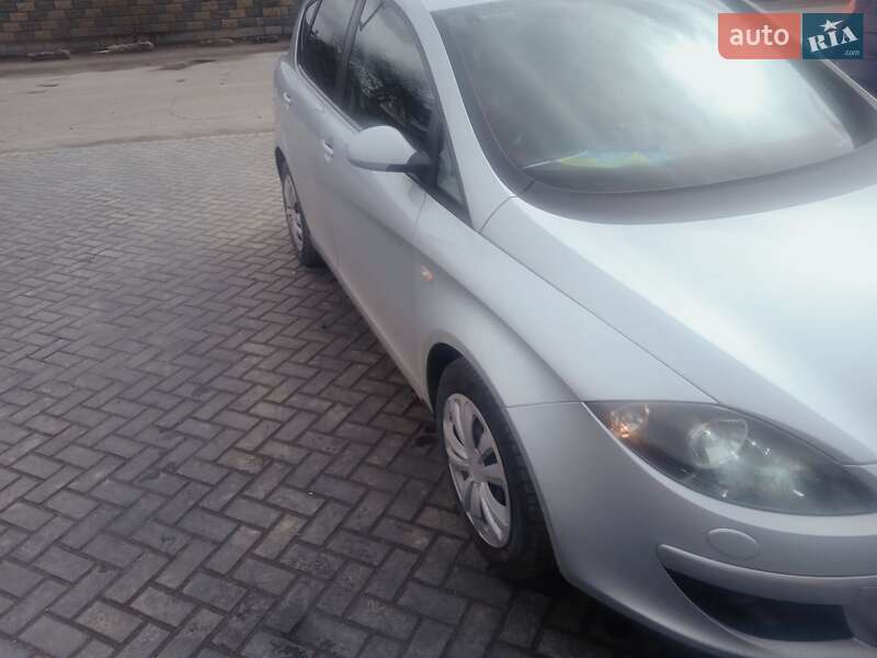 Хетчбек SEAT Toledo 2005 в Здолбуніві