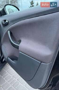 Хэтчбек SEAT Toledo 2006 в 