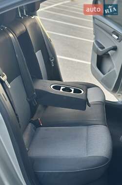 Лифтбек SEAT Toledo 2014 в 
