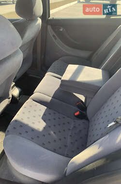 Седан SEAT Toledo 2000 в 