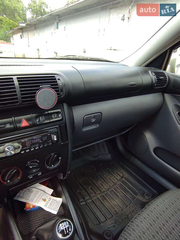 Седан SEAT Toledo 2003 в Києві