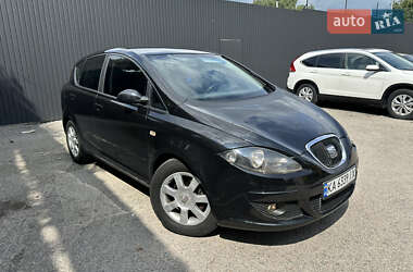 Хэтчбек SEAT Toledo 2005 в 