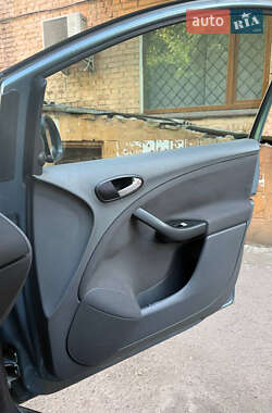 Хэтчбек SEAT Toledo 2005 в 