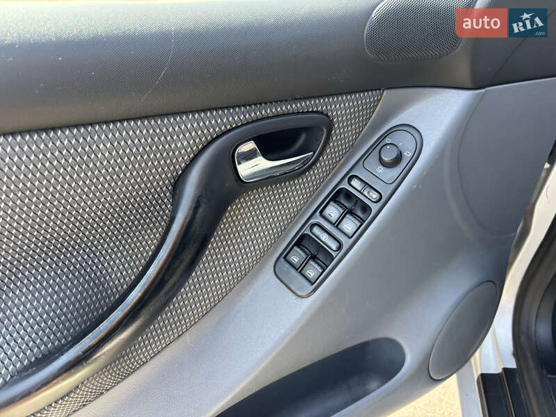 Седан SEAT Toledo 2001 в Звенигородці