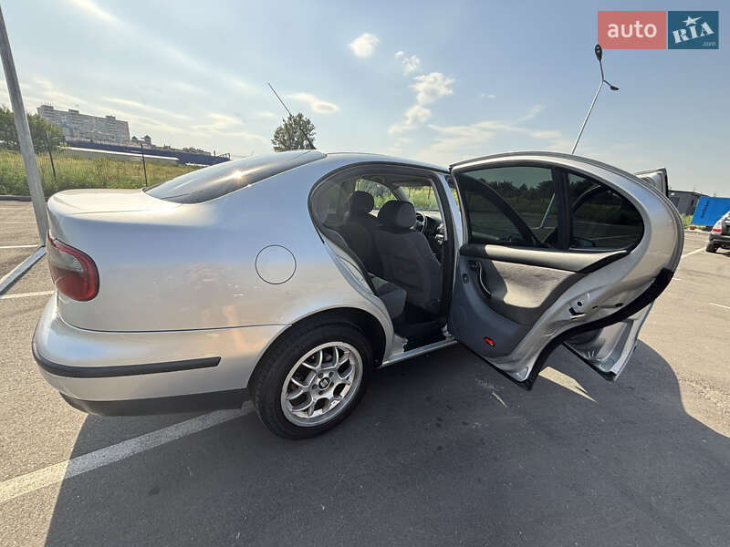 Седан SEAT Toledo 2001 в Звенигородці