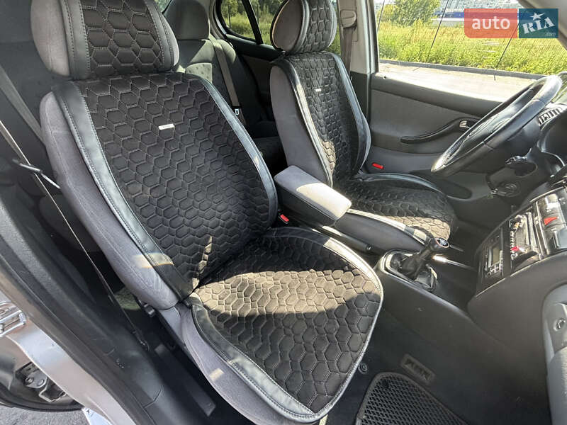 Седан SEAT Toledo 2001 в Звенигородці