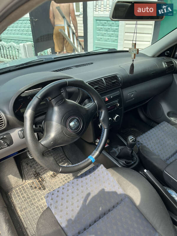 Седан SEAT Toledo 2000 в Коростене