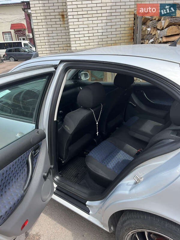 Седан SEAT Toledo 2000 в Коростене