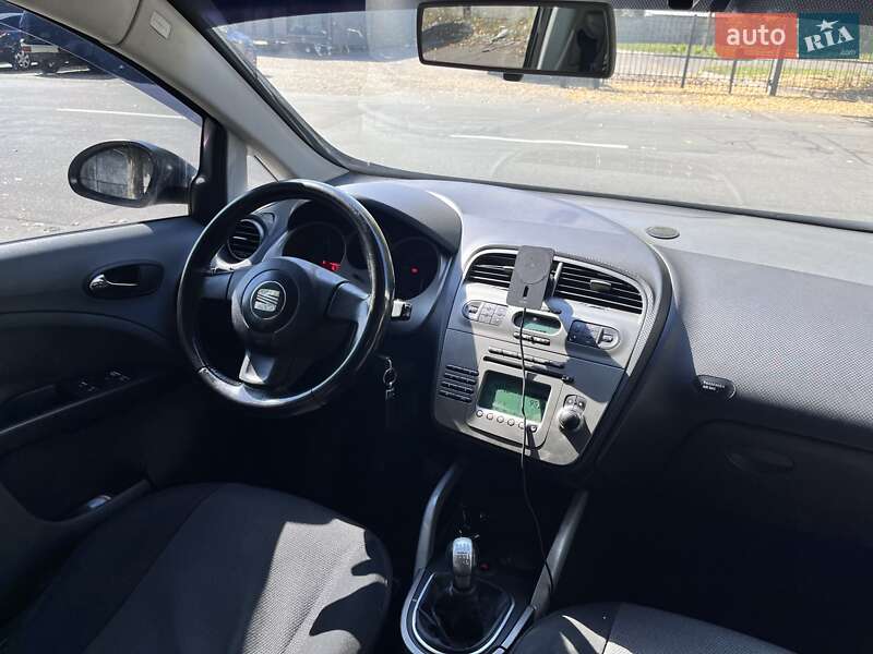 Хэтчбек SEAT Toledo 2004 в Киеве