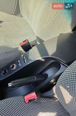 Хэтчбек SEAT Toledo 2006 в 