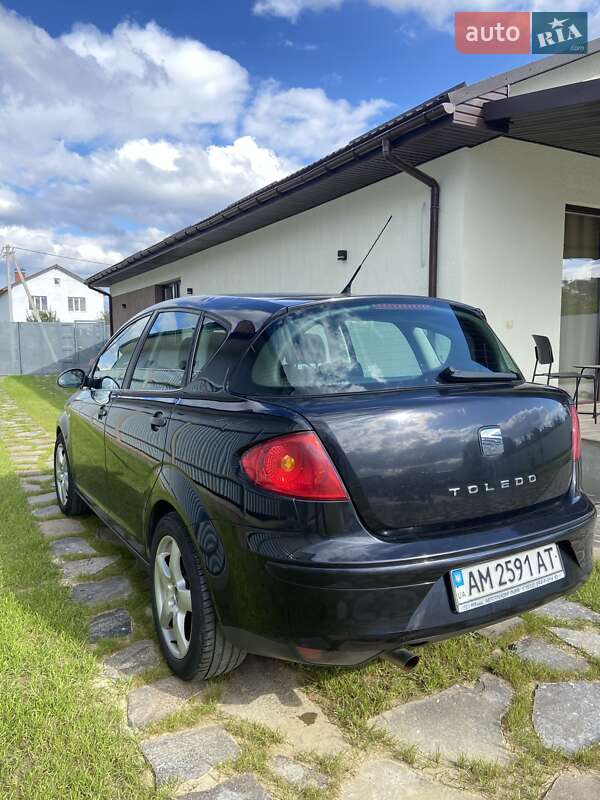 Хетчбек SEAT Toledo 2008 в Ужгороді