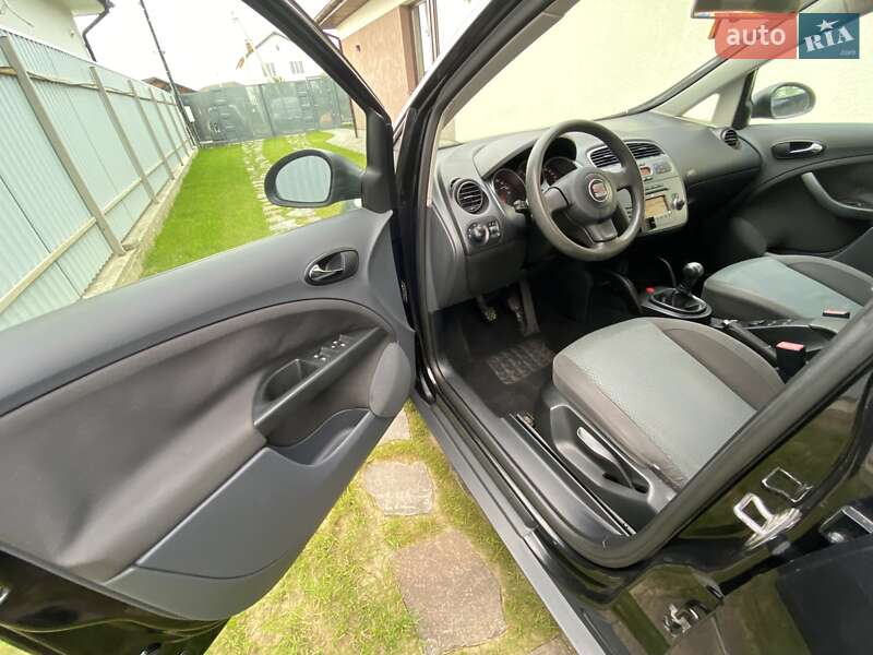 Хетчбек SEAT Toledo 2008 в Ужгороді