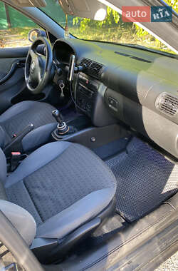 Седан SEAT Toledo 2004 в 