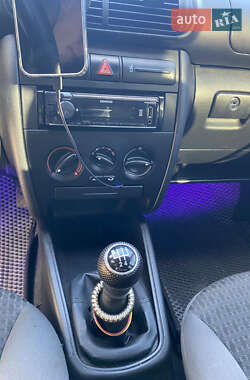 Седан SEAT Toledo 2004 в 
