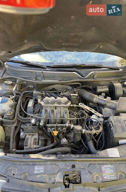 Седан SEAT Toledo 2004 в 
