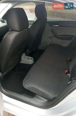 Лифтбек SEAT Toledo 2012 в 