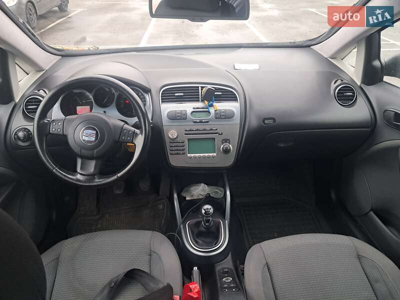 Хетчбек SEAT Toledo 2006 в Дніпрі
