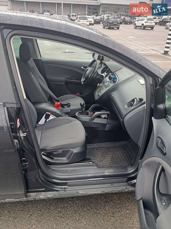 Хетчбек SEAT Toledo 2006 в Дніпрі