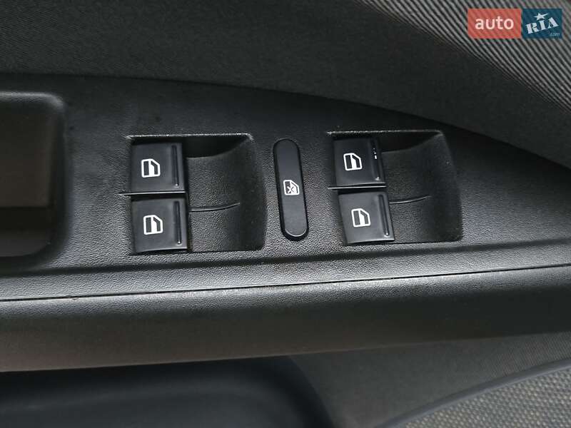 Хэтчбек SEAT Toledo 2008 в Киеве