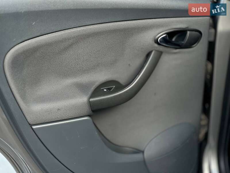 Хетчбек SEAT Toledo 2006 в Києві фото 28 Хетчбек SEAT Toledo 2006 в Києві