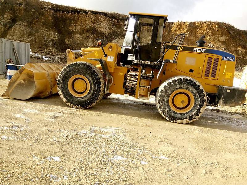 Фронтальный погрузчик SEM 650 2013 в 