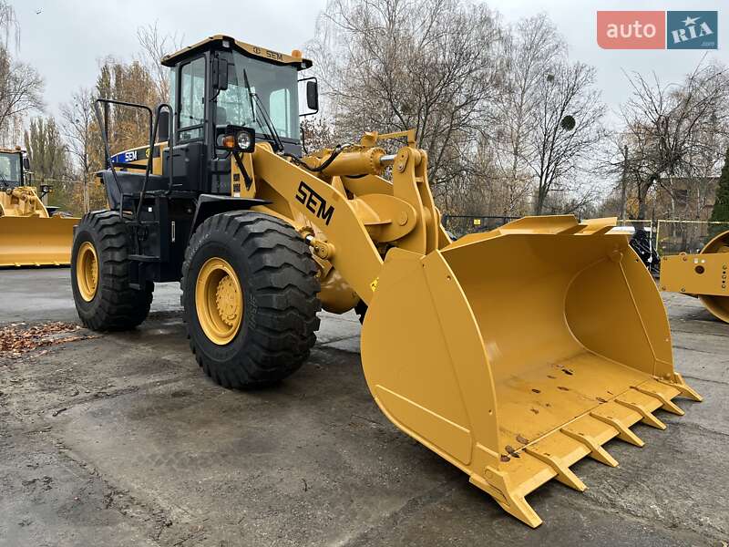 Фронтальный погрузчик SEM 655 2025 в Киеве