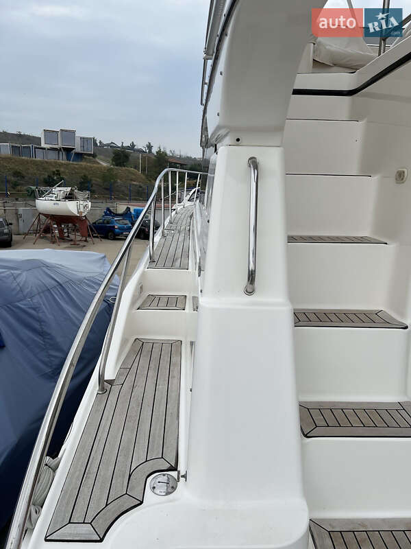 Моторная яхта Silverton 42 2002 в Одессе