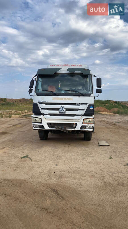 Тягач Sinotruk ZZ 2018 в Южноукраинске