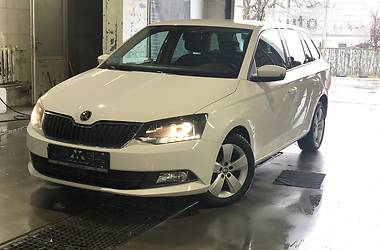 Седан Skoda Fabia 2015 в Киеве