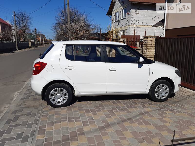 Седан Skoda Fabia 2011 в 