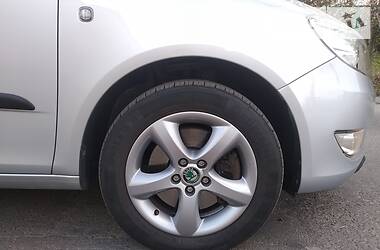 Хетчбек Skoda Fabia 2011 в 