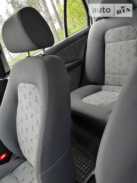 Седан Skoda Fabia 2002 в Києві фото 13 Седан Skoda Fabia 2002 в Києві