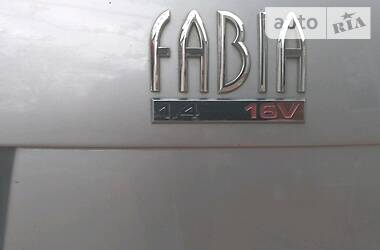 Хетчбек Skoda Fabia 2002 в 