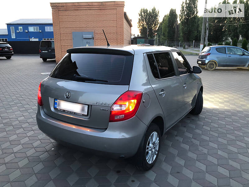 Хетчбек Skoda Fabia 2011 в 