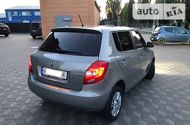 Хетчбек Skoda Fabia 2011 в 