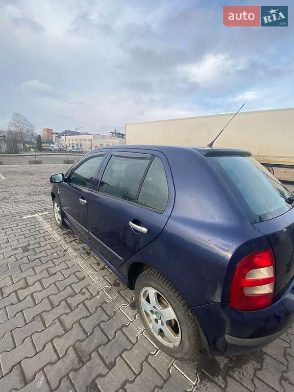 Хетчбек Skoda Fabia 2002 в Чернівцях