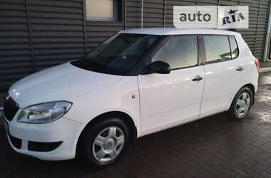 Хэтчбек Skoda Fabia 2012 в 