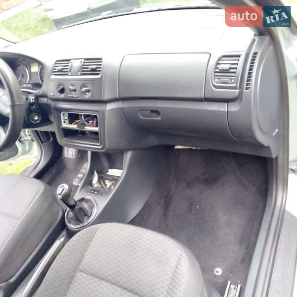 Хетчбек Skoda Fabia 2010 в Чернівцях