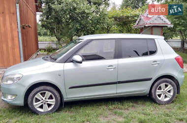 Хетчбек Skoda Fabia 2010 в Чернівцях