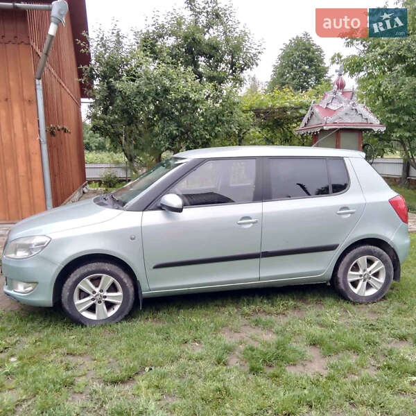 Хетчбек Skoda Fabia 2010 в Чернівцях
