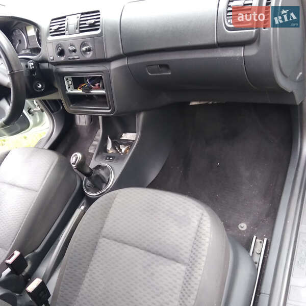 Хетчбек Skoda Fabia 2010 в Чернівцях