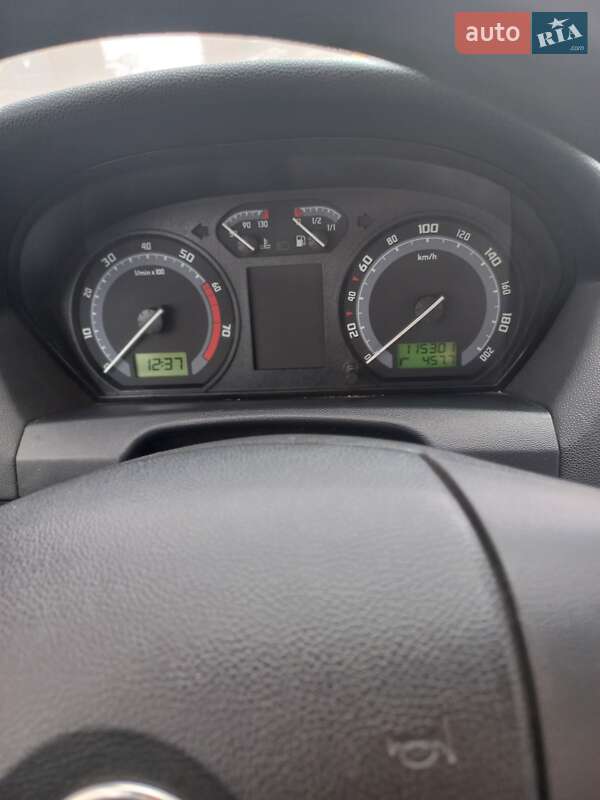 Седан Skoda Fabia 2005 в Киеве