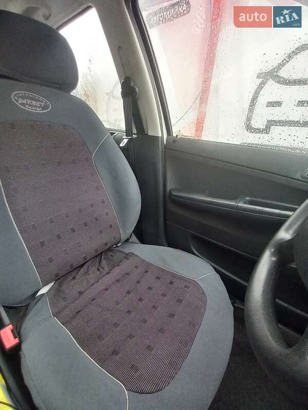 Седан Skoda Fabia 2005 в Киеве