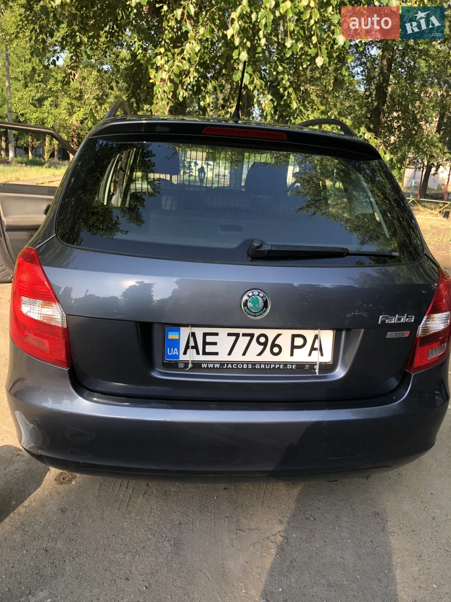 2011 Skoda Fabia - мініатюра 2