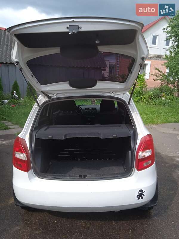 Хэтчбек Skoda Fabia 2011 в Луцке
