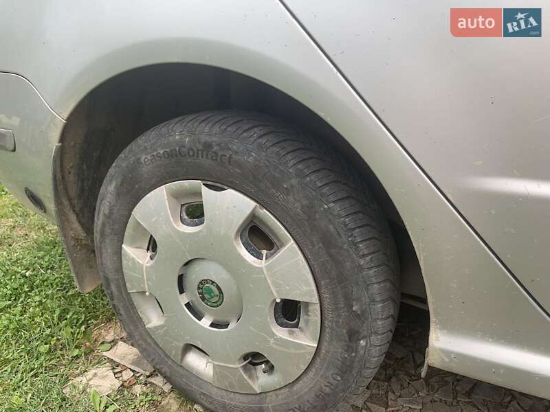 Седан Skoda Fabia 2003 в Бориславе